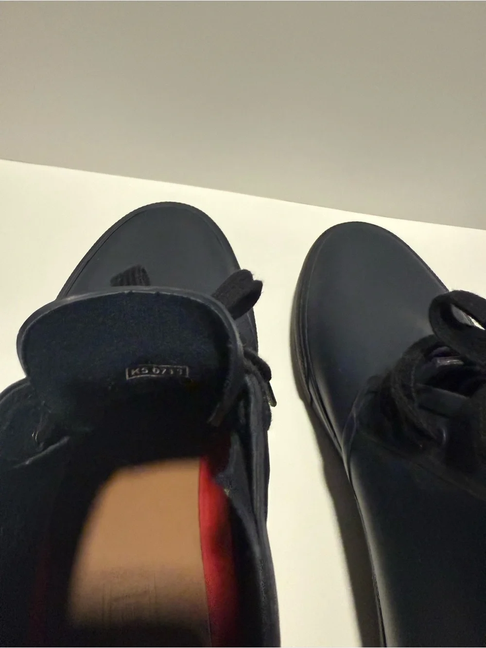 Hunter Navy Chukka Boots with Red Heel Pulls